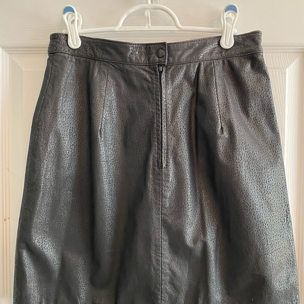 Bermans Black Textured Leather Skirt Size 12